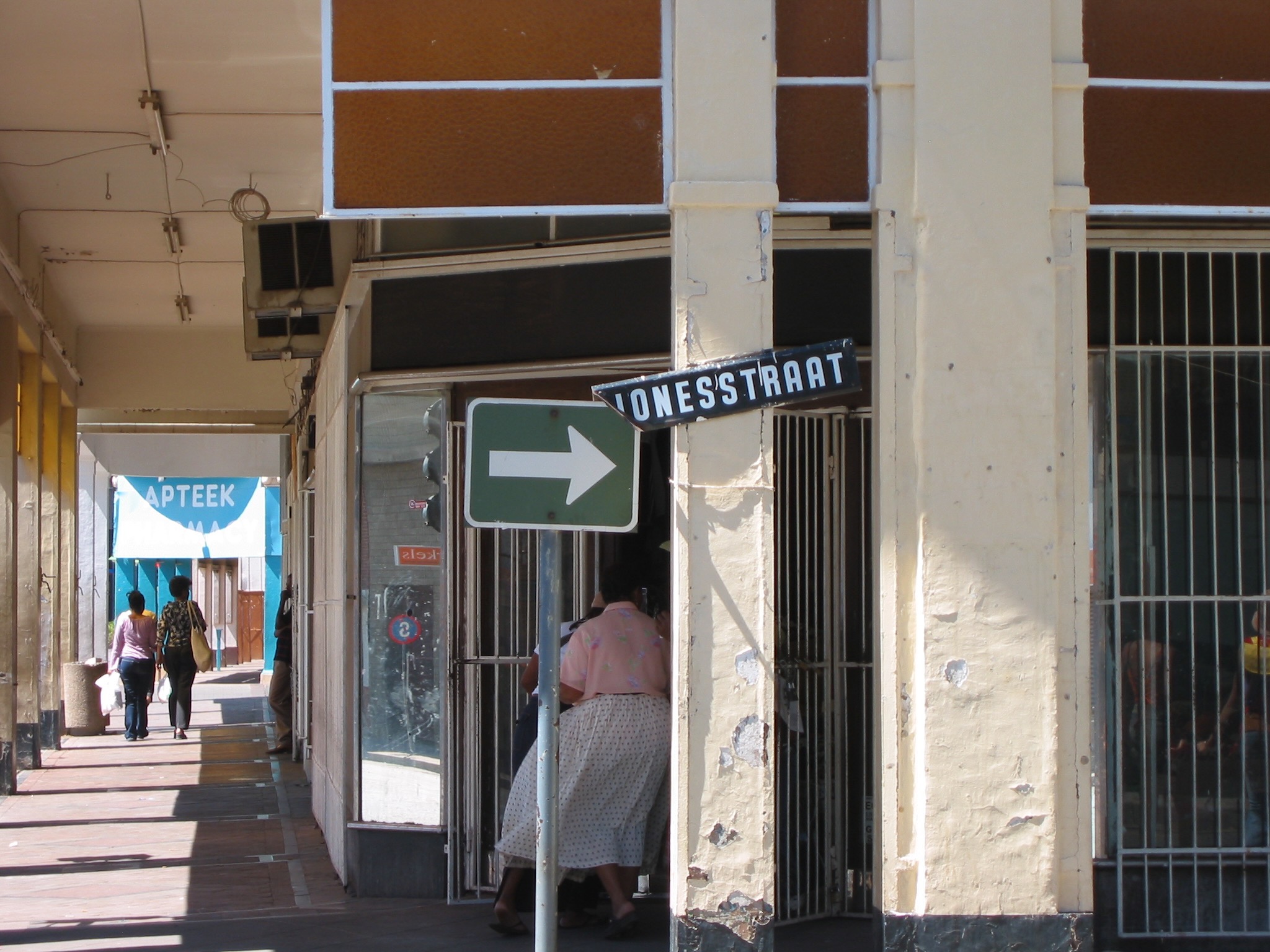 Jones Street, diagonally across from Kimberley City Hall, in September 2003, before it was renamed Phakamile Mabija Road.