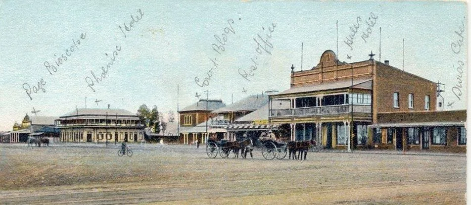 Historic Cape Town Road, Beaconsfield, in the early 1900s. The Phoenix Hotel can be seen on the left, overlooking Market Square. 