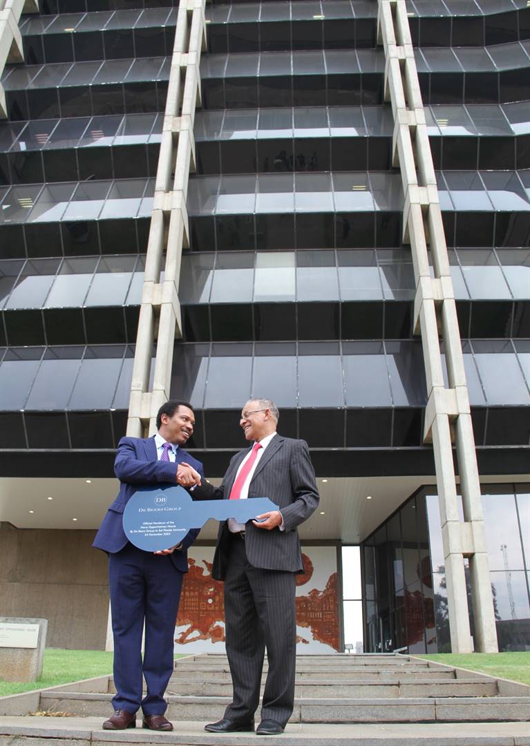 Moses Madondo and Professor Andrew Crouch shake hands outside the Harry Oppenheimer House in Kimberley during the official transfer of the De Beers building to Sol Plaatje University in 2023.