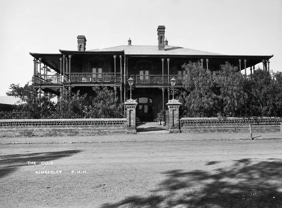 The third Kimberley Club building after its 1896 reconstruction, showing the new roofline, chimneys and Du Toitspan Road frontage designed by Daniel Greatbatch.