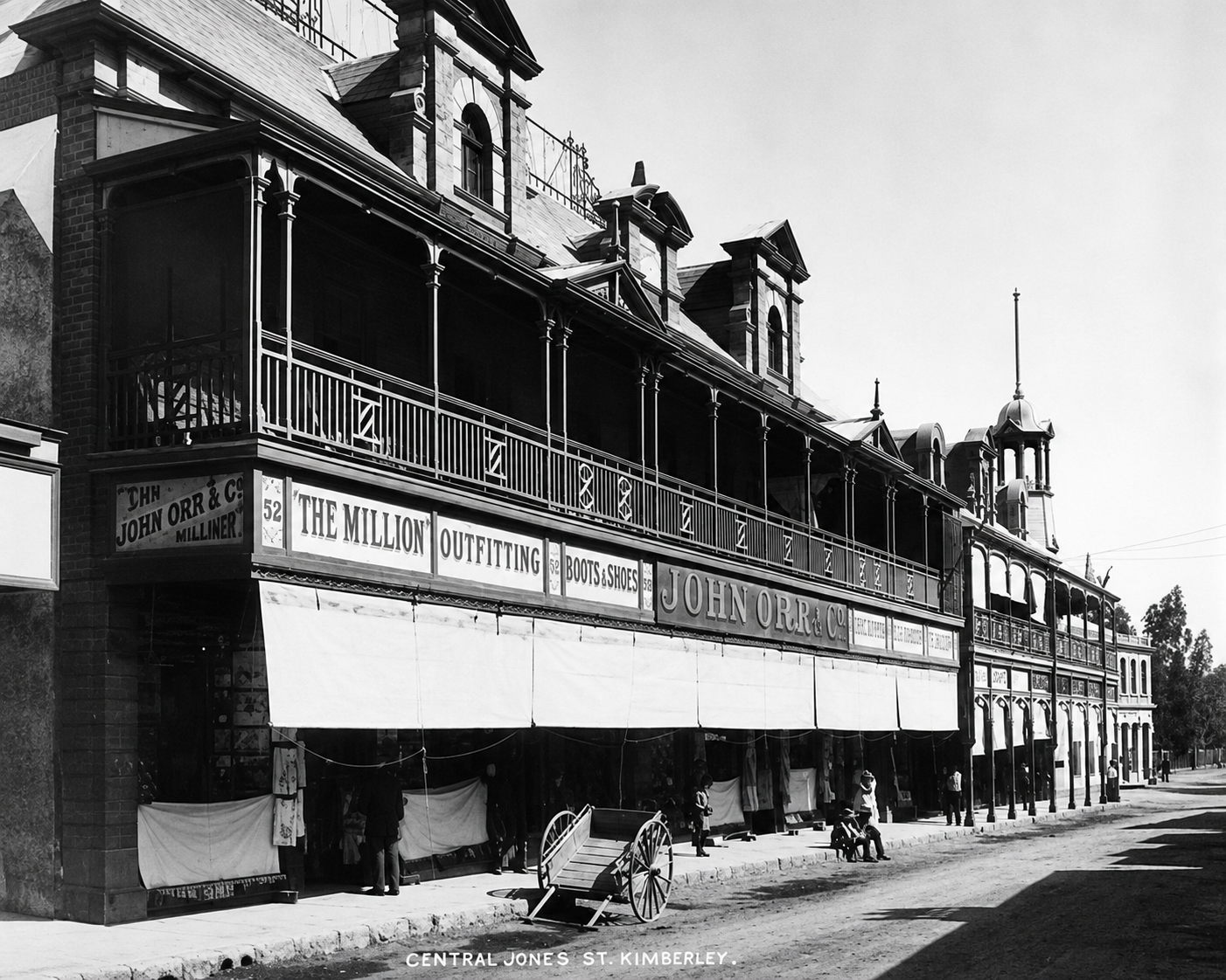 The John Orr department store in Jones Street, Kimberley, during the early twentieth century.