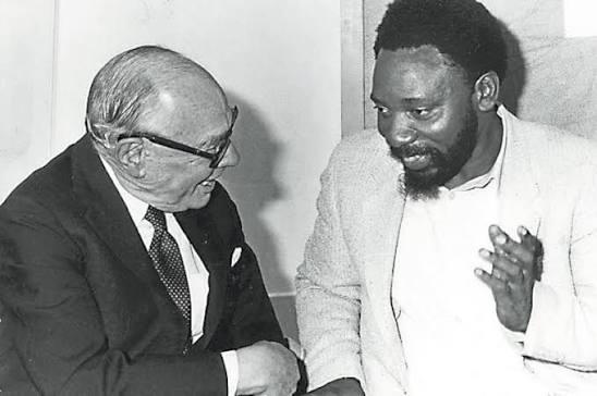 Harry Oppenheimer in conversation with trade union leader Cyril Ramaphosa during a meeting in the 1980s.