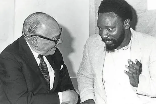 Harry Oppenheimer in conversation with trade union leader Cyril Ramaphosa during a meeting in the 1980s.