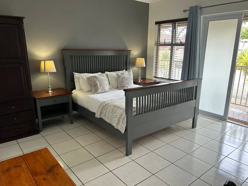 Room 7 queeen-size bed at the Solomon Edwardian Guest House