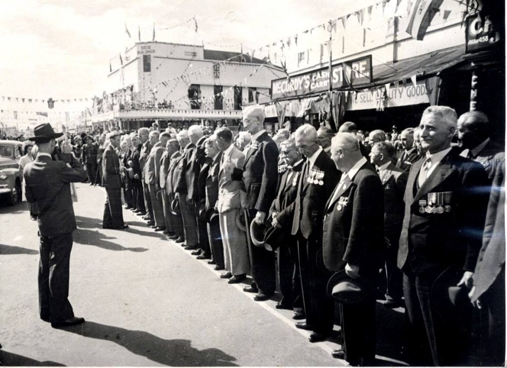 Ex-servicemen lined up on Market Square in front of Kimberley City Hall during the 1947 royal visit.