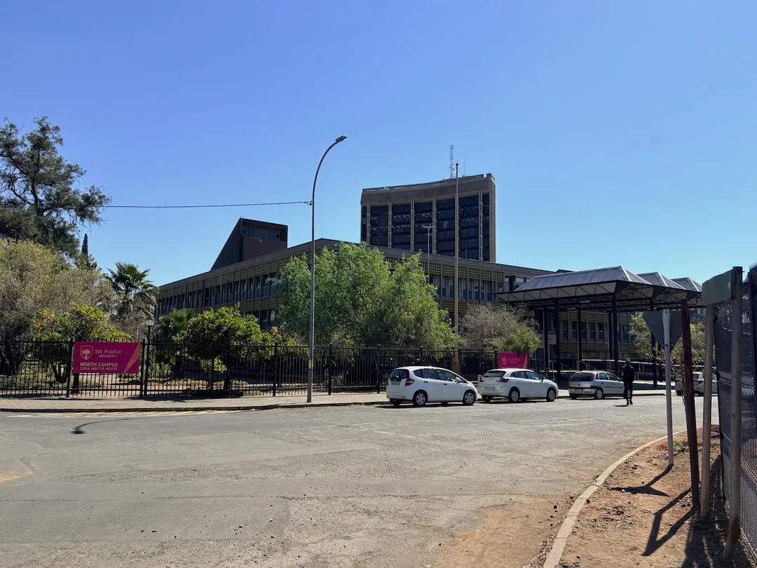 Luka Jantjie House on Sol Plaatje University's North Campus with Harry Oppenheimer House rising behind it, viewed from Sol Plaatje Drive in Kimberley.