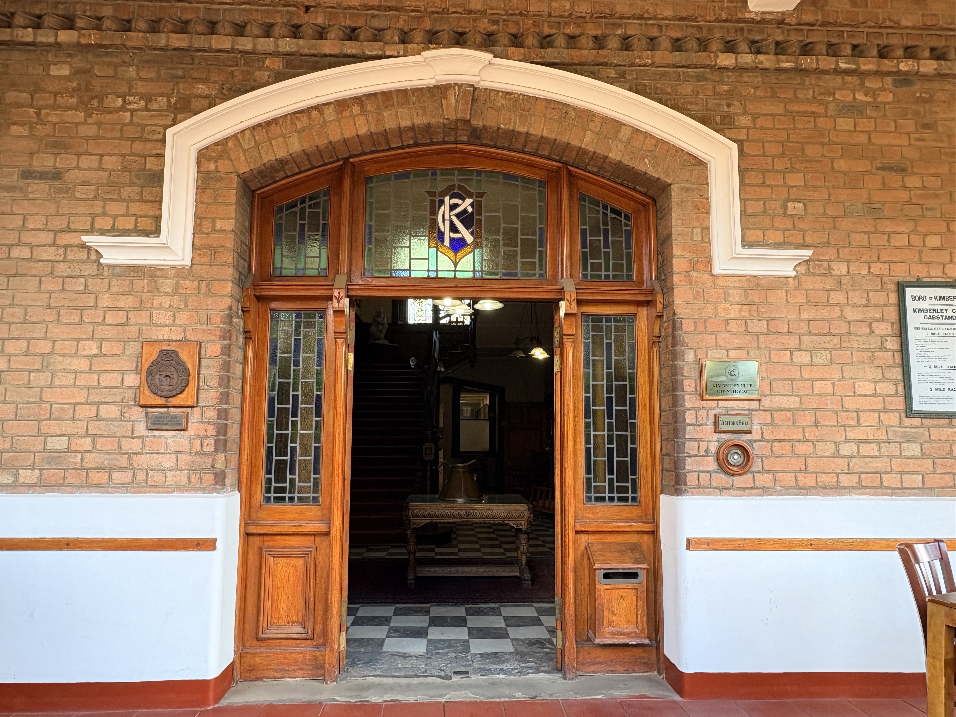 Main entrance to the Kimberley Club on Du Toitspan Road.