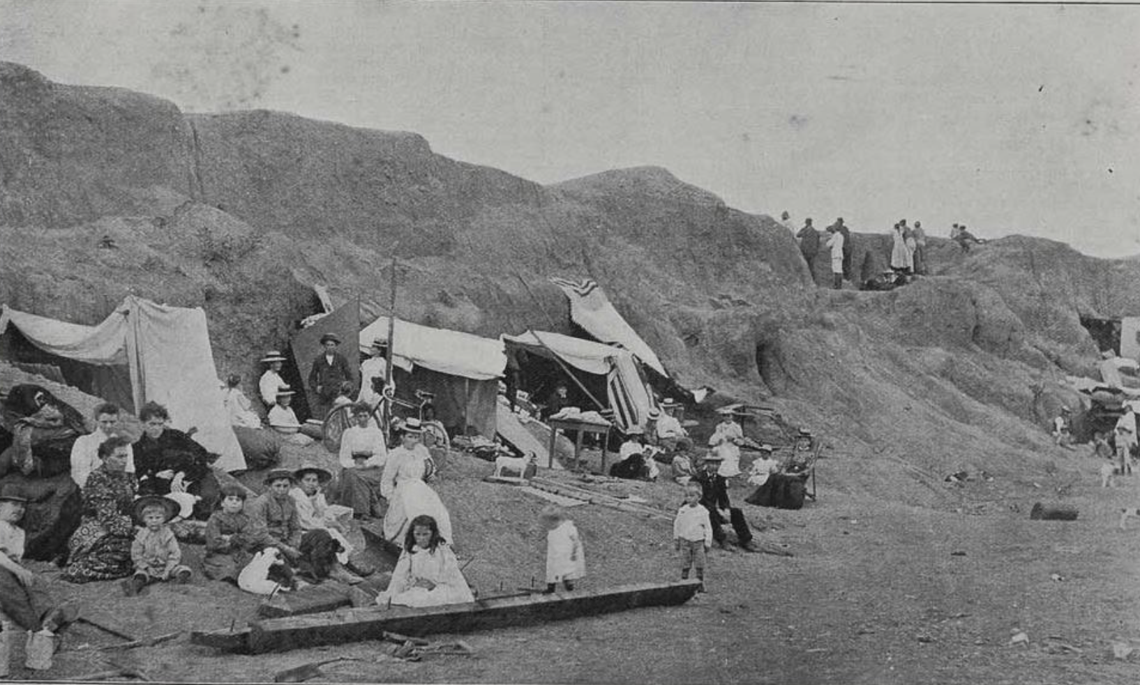 Some Kimberley residents dug bomb-proof shelters into the sides of mine dumps and tailings heaps during the siege.