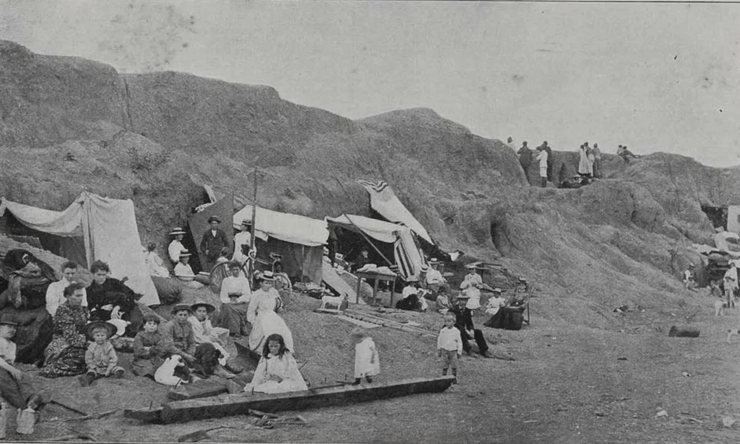 Some Kimberley residents dug bomb-proof shelters into the sides of mine dumps and tailings heaps during the siege.